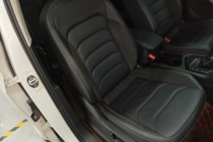 Used Volkswagen Tiguan L 2019 330TSI Automatic Two-Wheel Drive Smart Luxury Version China VI Standard
