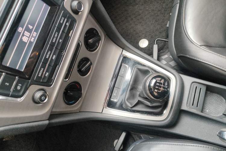 Used Volkswagen Lavida 2013 Restyled Classic 1.6L Manual Comfort Edition