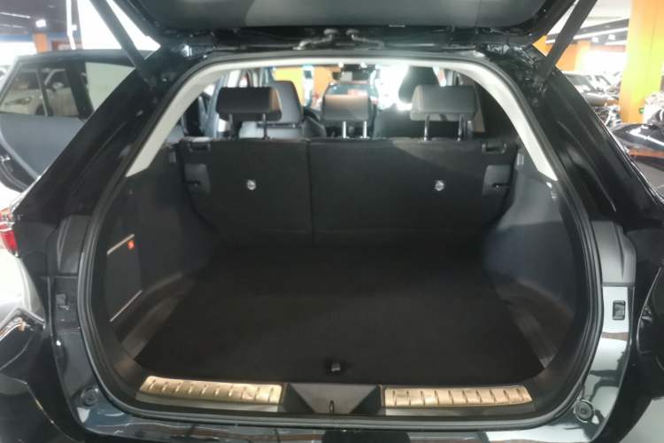 Used Toyota Venza 2023 2.5L Smart Electric Hybrid Dual-Drive Prestige Version Trunk