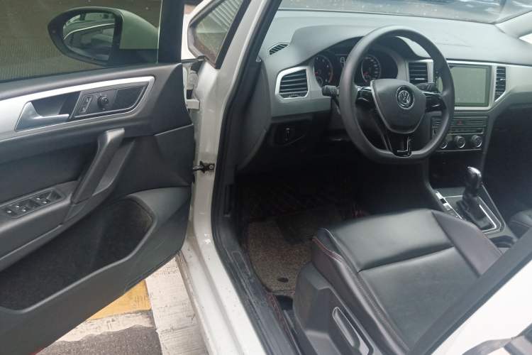 Used Volkswagen Golf Sportsvan 2019 1.6L Automatic Pure Model China V Standard Driver Seat
