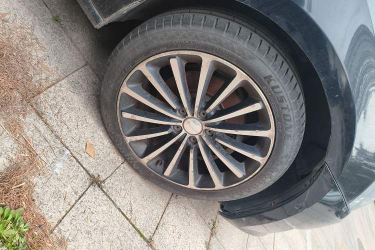 Used Volkswagen Passat 2011 3.0L V6 DSG Flagship Deluxe Edition Right Front Wheel Hub