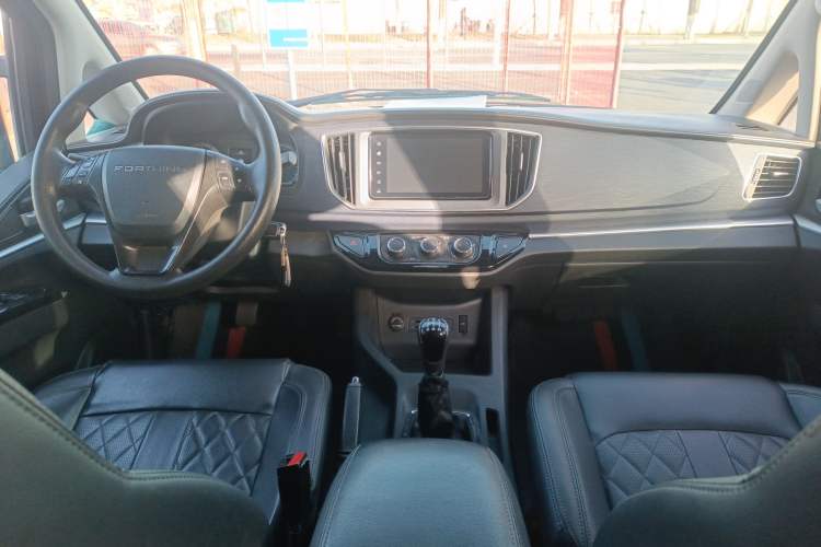 Used FORTHING Lingzhi 2022 Striving Version M5L 1.6L Luxury 7-Seater
