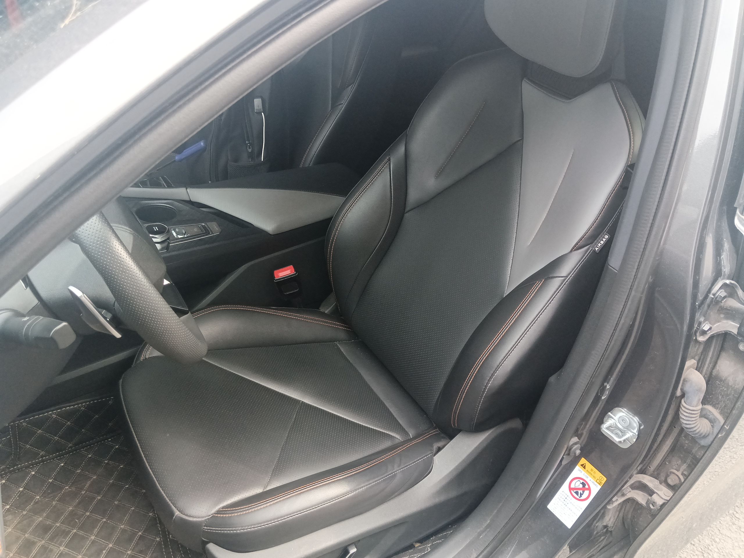 Переднее сиденье в автомобиле