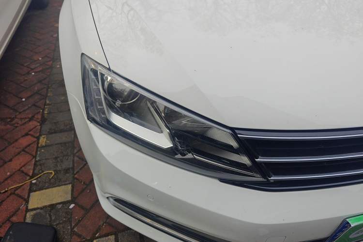 Used Volkswagen Sagitar 2018 280TSI DSG Luxury Model Right Front Headlight