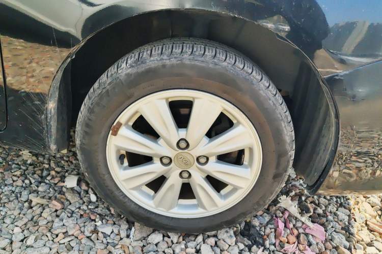 Used BYD L3 2013 1.5L Automatic Comfort Edition Right Front Wheel Hub