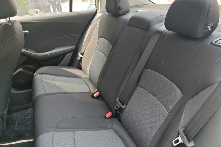 Used Roewe i5 2026 Model 1.5L Manual Comfort Version Left Rear Seat