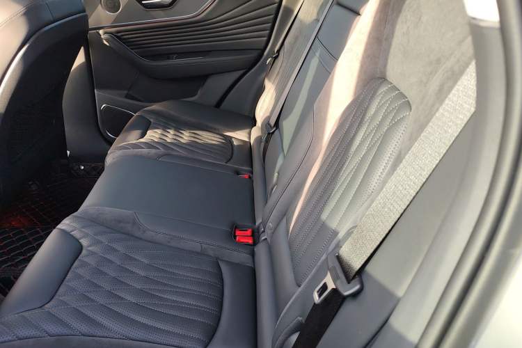 Used Hongqi HS5 2023 2.0T Four-Wheel Drive Flagship Pro Edition
