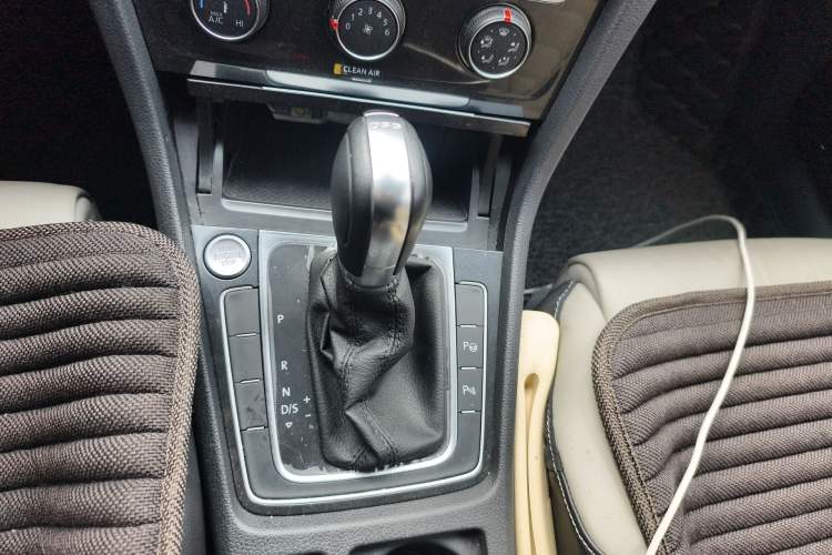 Used Volkswagen Golf 2017 230TSI Automatic Luxury Million-Vehicle Commemorative Edition Gear Lever