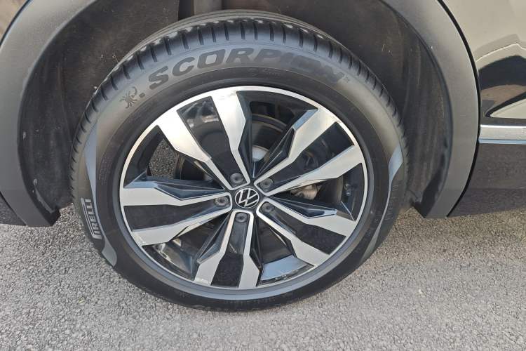 Used Volkswagen Tiguan L 2022 330TSI Automatic Two-Wheel Drive R-Line Enhanced Edition