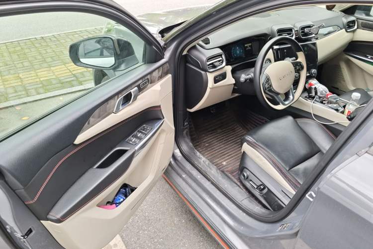 Used Lynk & Co 02 2018 1.5T DCT Two-Wheel Drive Zhaopu Version China V Standard
