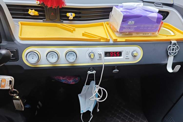 Used Wuling Hongguang MINIEV 2021 Macaron Premium Model – Lithium Iron Phosphate Audio And AC Panel