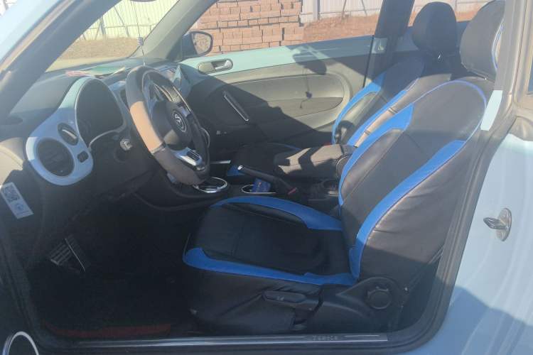 Used Volkswagen Beetle 2015 180TSI model
