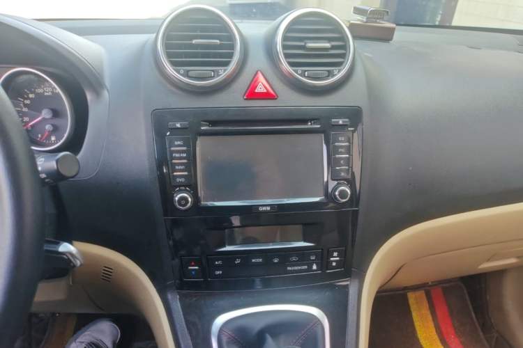 Used Haval H6 2011 Green Silence 2.0T Manual Two-Wheel Drive Urban Model
