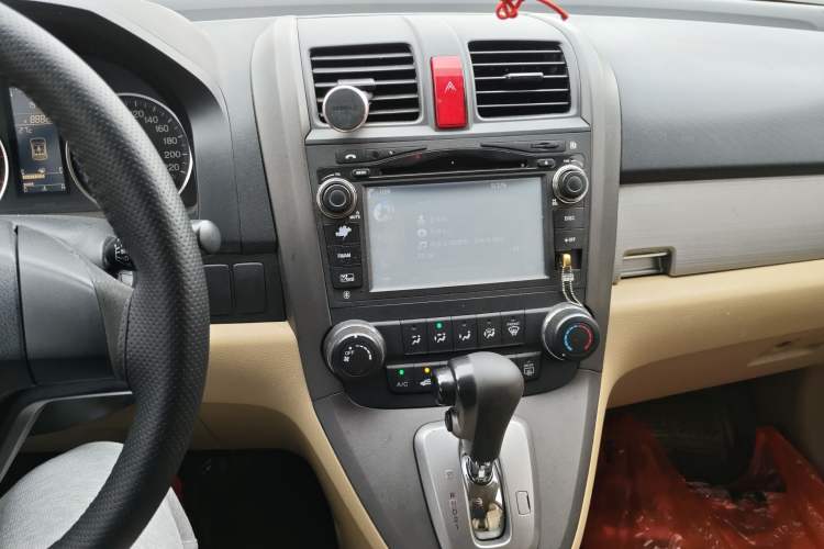 Used Honda CR-V 2010 2.0L automatic two-wheel drive urban version Audio And AC Panel