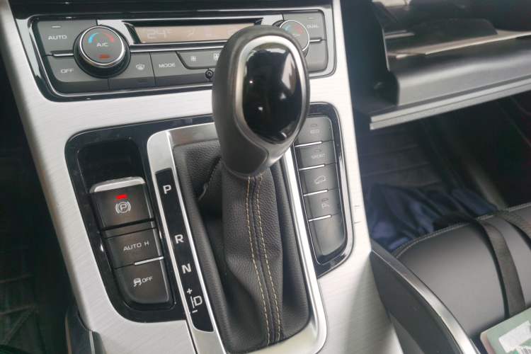 Used Geely Auto Emgrand X7 Sport 2016 1.8TD Automatic Smart Connectivity Version Gear Lever