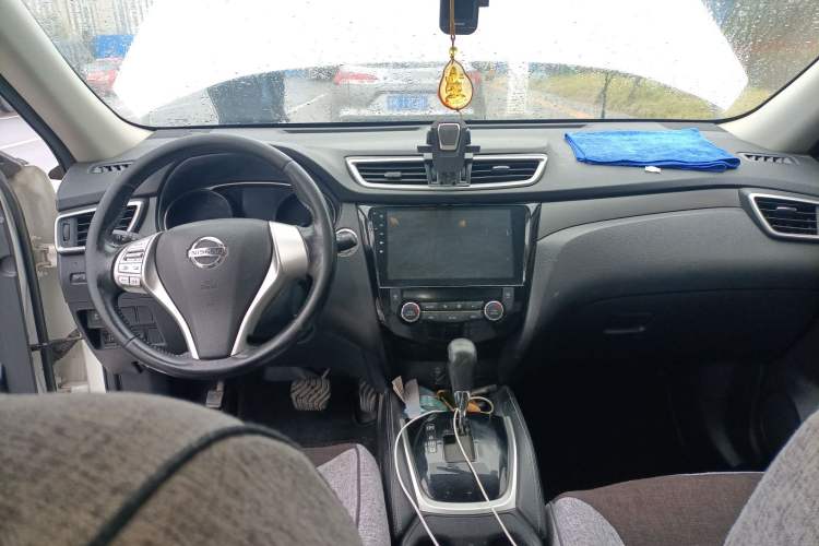 Used Nissan X-Trail 2015 2.0L CVT Comfort MAX Edition 2WD Center Console