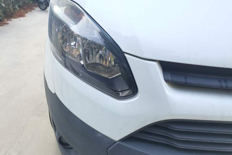 Used Ford Transit 2020 2.0T Diesel Multi-Function Commercial Vehicle Mid-Axle Low-Roof Lift-Up Tailgate China VI Standard