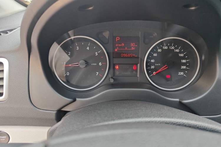 Used Dongfeng Aeolus L60 2015 1.8L Automatic New Rui Model
