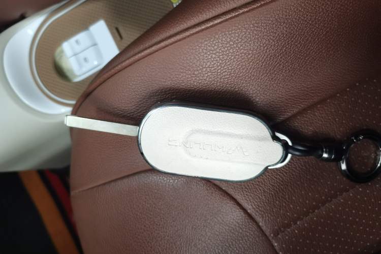 Used Wuling Hongguang MINIEV 2024 3rd Generation 215km Youth Edition Vehicle Key