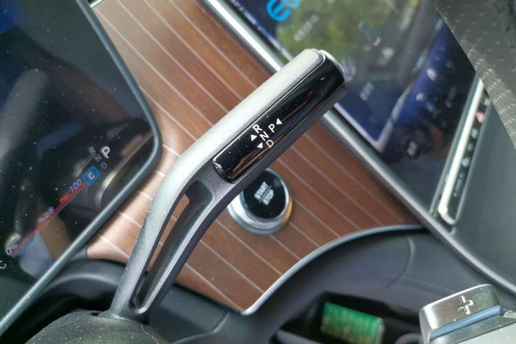 Used Mercedes-Benz EQE SUV 2024 350 4MATIC Luxury Edition Gear Lever