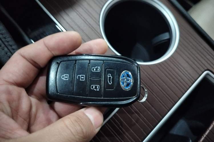 Used Toyota SIENNA 2021 2.5L Hybrid Luxury Edition