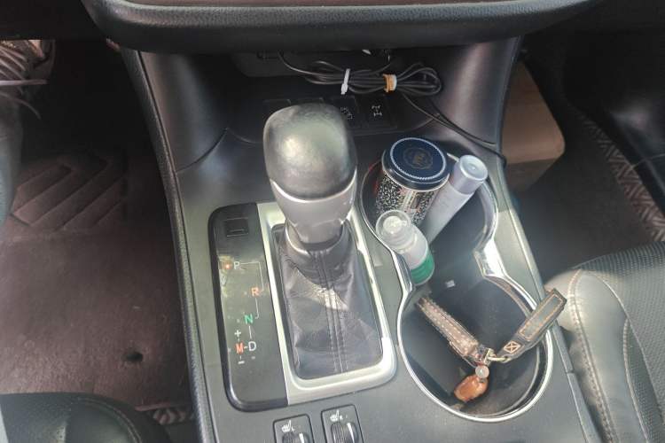 Used Toyota Highlander 2018 2.0T Four-Wheel Drive Luxury Edition 7 Seats China V Emission Standard Gear Lever