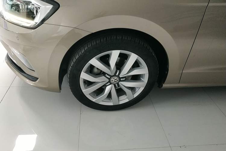 Used Volkswagen Golf Sportsvan 2019 280TSI Automatic Sentinel Model China VI Standard Left Front Wheel Hub
