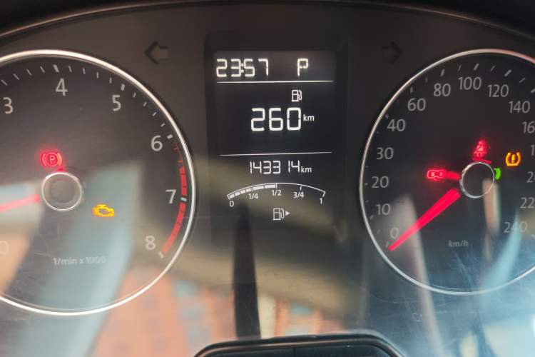 Used Volkswagen Lavida 2013 Revised Version 1.6L Automatic Luxury Edition Odometer Close Up