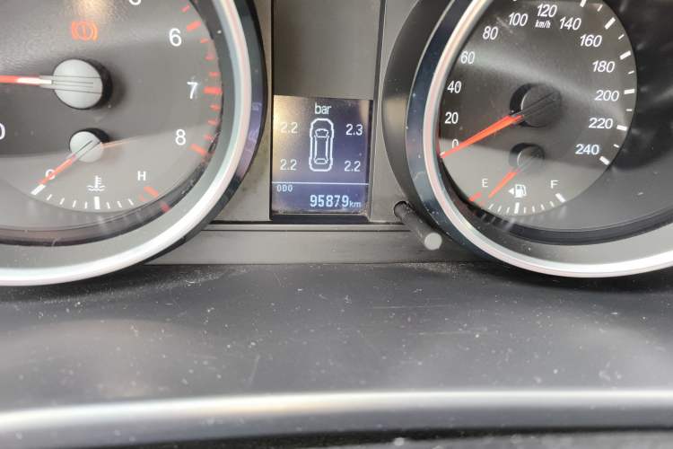 Used Haval H6 2015 Sport Edition 1.5T Manual Two-Wheel Drive Elite Model Odometer Close Up