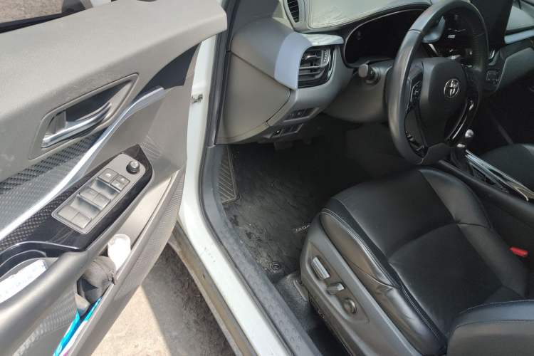 Used Toyota IZOA 2021 Dual-Motor 2.0L Yichi Edition Driver Seat