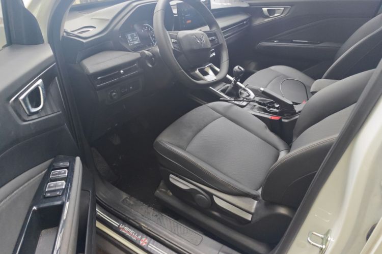 Used Wuling Alvez 2022 1.5L Manual Comfort Version
