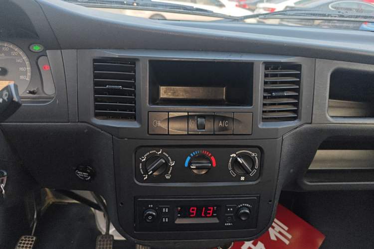 Used Wuling Zhiguang 2019 1.2L Van Utility Model 5-Seater
