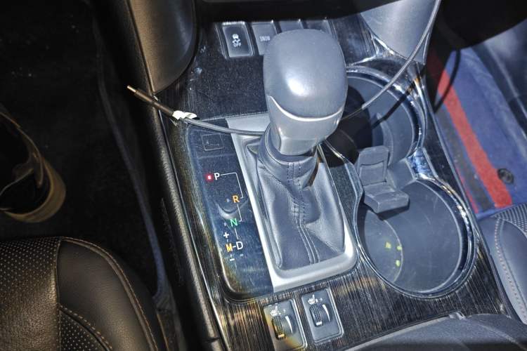 Used Toyota Highlander 2018 2.0T Four-Wheel Drive Prestige Version 7 Seats China V Emission Standard