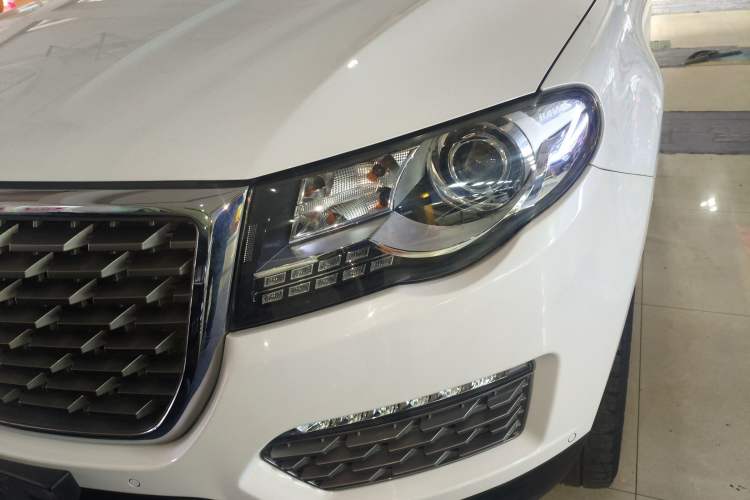 Used Haval H8 2017 2.0T Gasoline Two-Wheel Drive Smart Edition Left Front Headlight