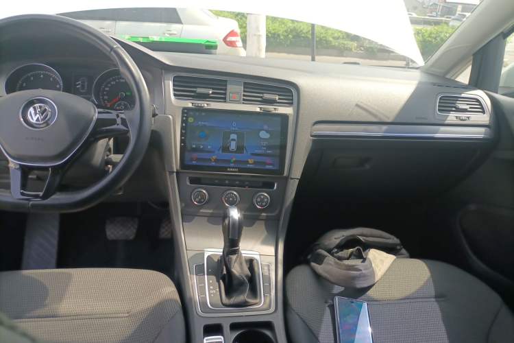 Used Volkswagen Golf 2015 1.6L Automatic Comfort Model Audio And AC Panel