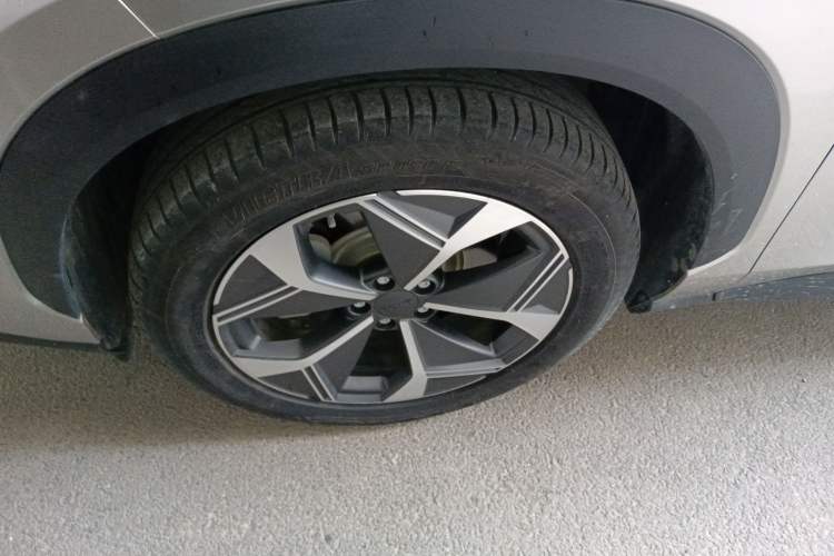 Used AION V 2024 Plus 70 Tech Edition Lithium Iron Phosphate Left Front Wheel Hub