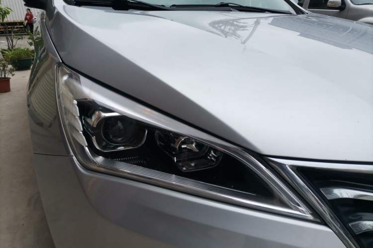 Used CHANGAN Eado DT 2018 1.6L Automatic Smart Enjoyment Model Right Front Headlight