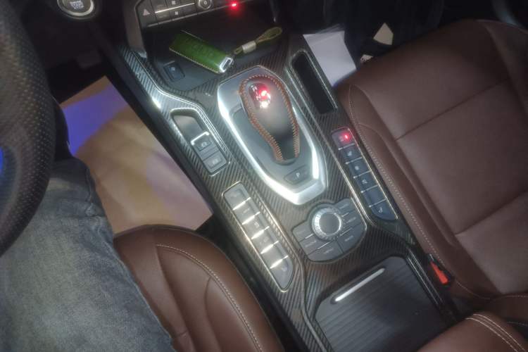 Used Wey VV6 2020 2.0T Two-Wheel Drive Smart Enjoyment+
