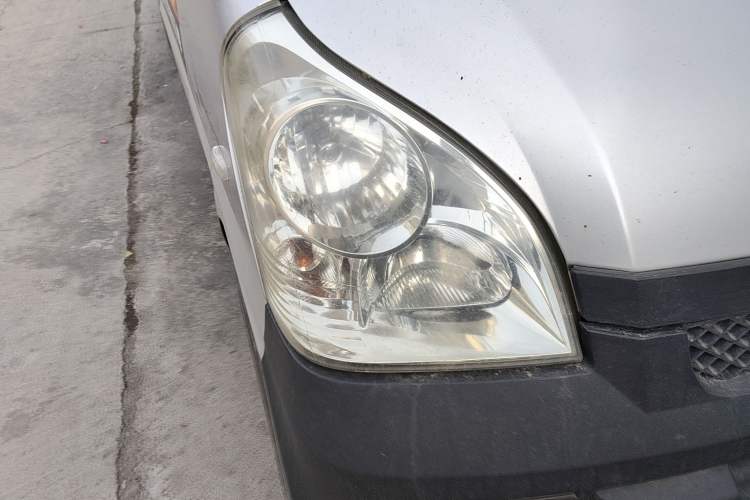 Used Wuling Rongguang Small Truck 2017 1.2L Double-Cab Basic Model LSI Right Front Headlight