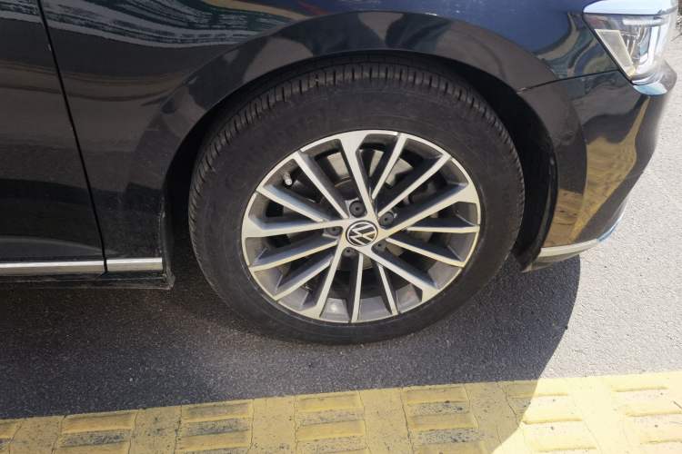 Used Volkswagen Magotan 2020 380TSI DSG Luxury Version Right Front Wheel Hub