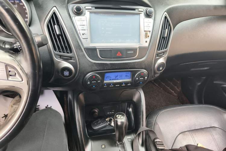 Used Hyundai ix35 2013 2.0L Automatic Two-Wheel Drive Smart GLS China IV Standard Audio And AC Panel