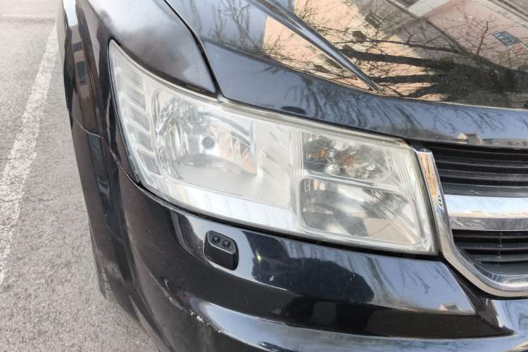 Used Dodge Journey 2010 2.7 Right Front Headlight