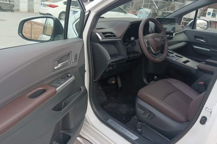 Used Toyota Granvia 2026 Model 2.5L Hybrid Prestige PLUS Four-Wheel Drive Edition