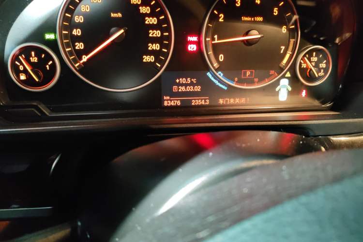 Used BMW 5 Series 2014 528Li Leading Model
