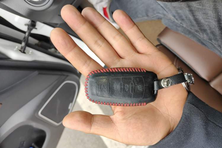 Used Haval H9 2017 2.0T Gasoline 4x4 Premium 5-Seater Vehicle Key