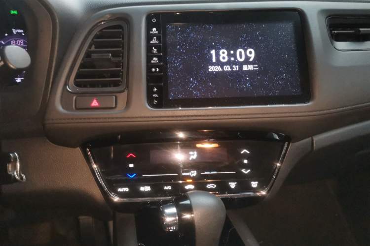 Used Honda Vezel 2020 220 TURBO CVT Elite Edition Audio And AC Panel