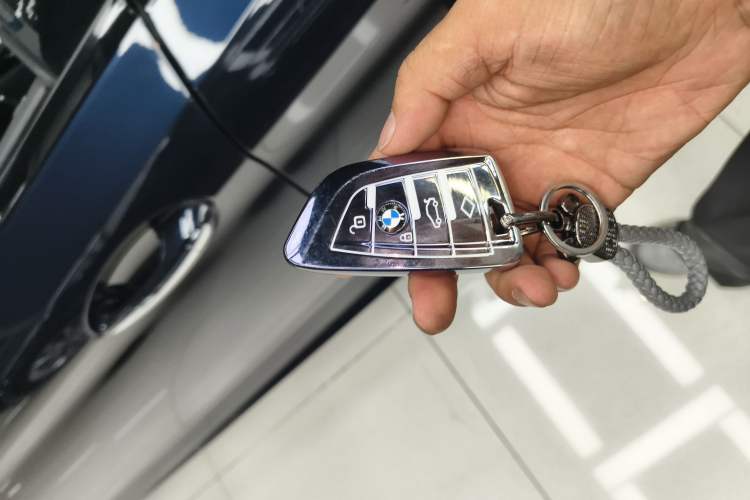 Used BMW 5 Series 2018 Restyled 530Li Leading Edition M Sport Package Vehicle Key