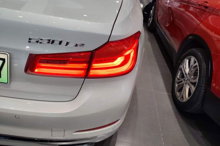 Used BMW 5 Series New Energy 2019 Updated Version 530Le Luxury Package Exterior 3