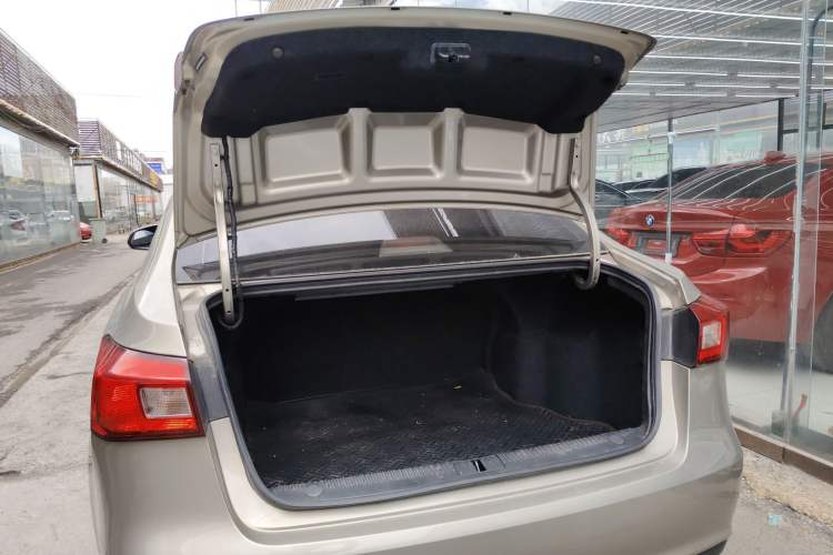 Used Roewe 360 2015 20T TST Deluxe Edition
