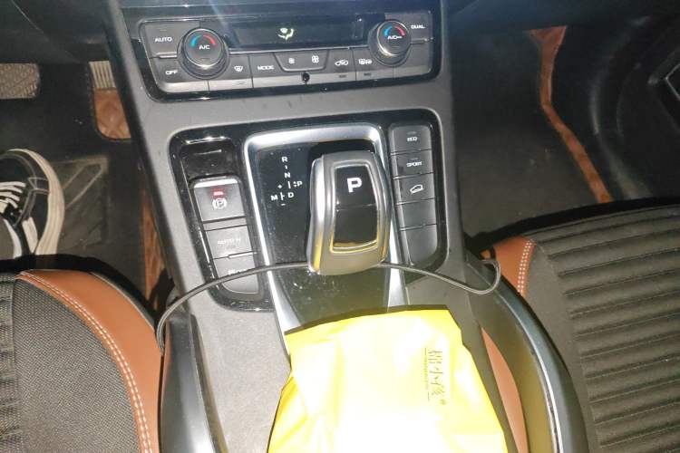 Used Geely Auto Emgrand X7 Sport 2022 1.8TD DCT Zhiya Trim
